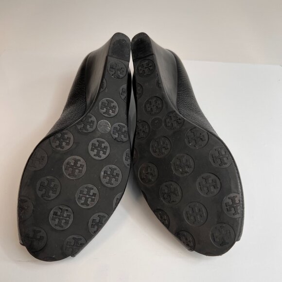 Tory Burch Wedge Women 9 Leather Pebble Sally Medallion Heel Work Party Core Ex - Picture 11 of 13